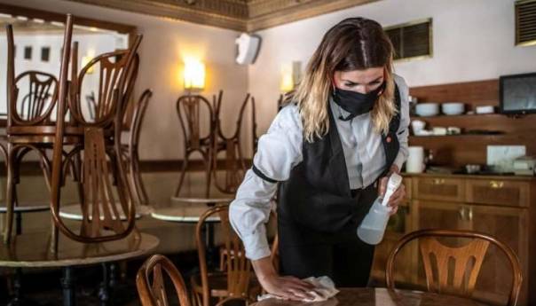 Češka popušta mjere, ukida nošenje maski na otvorenom