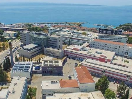 Četvero teško povrijeđenih u požaru kod Omiša i dalje životno ugroženo