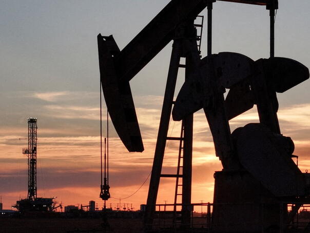 Cijena nafte porasla na gotovo 105 dolara po barelu