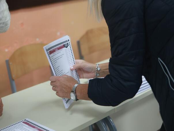 Više listića nego glasača: CIK naredio ručno brojanje na 246 biračkih mjesta