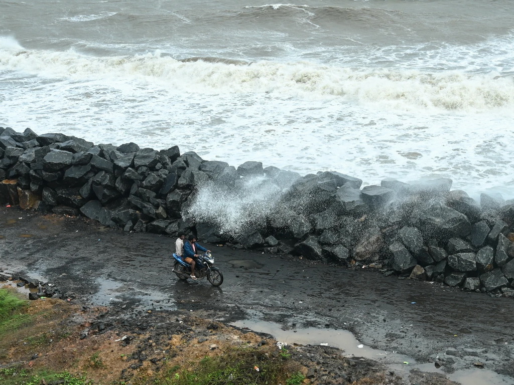 Ciklon Montha stigao na istočnu obalu Indije
