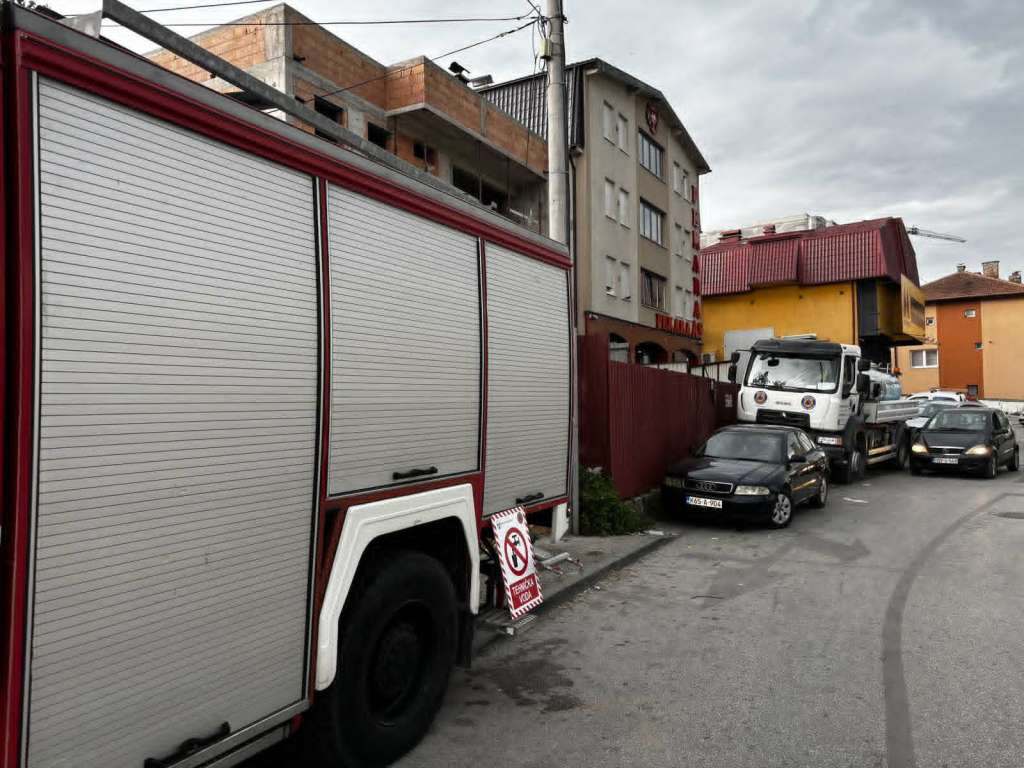 Cisterne za snabdijevanje vodom u Novom Sarajevu tokom izvođenja radova na vodovodnom sistemu