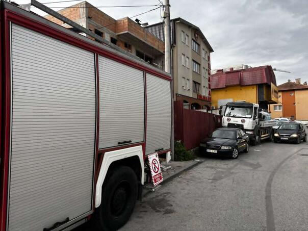 Cisterne za snabdijevanje vodom u Novom Sarajevu tokom izvođenja radova na vodovodnom sistemu