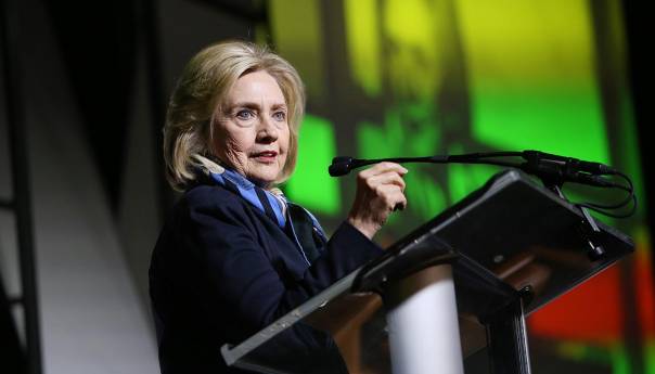 Clinton: Povlačenje iz Afganistana bi moglo ići talibanima na ruku