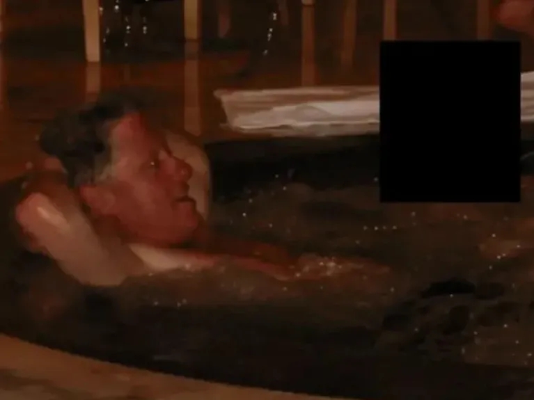 Clinton svjedočio o fotografiji iz kade: Bio sam samo pet minuta