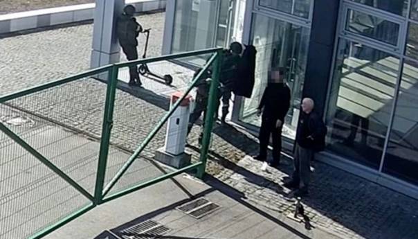 CNN objavio snimku: Ruski vojnici ubili dva civila