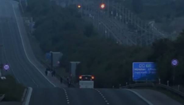 Čovjek u Njemačkoj oteo autobus i zarobio vozača, upali komandosi, čule se detonacije