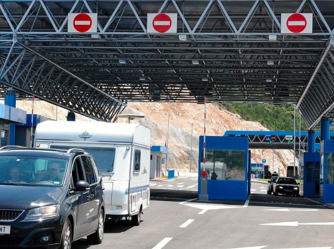 Crnogorci planiraju turiste dočekivati sa osvježenjem i poklonima