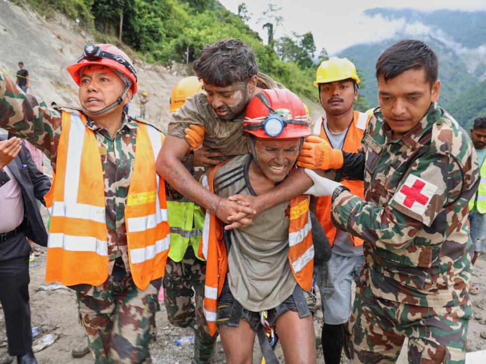 Čudo u Nepalu: Dvojica radnika hidroelektrane spašena živa iz zatrpanog tunela