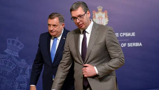 Da li Vučić polako ‘pere ruke’ od Dodika?