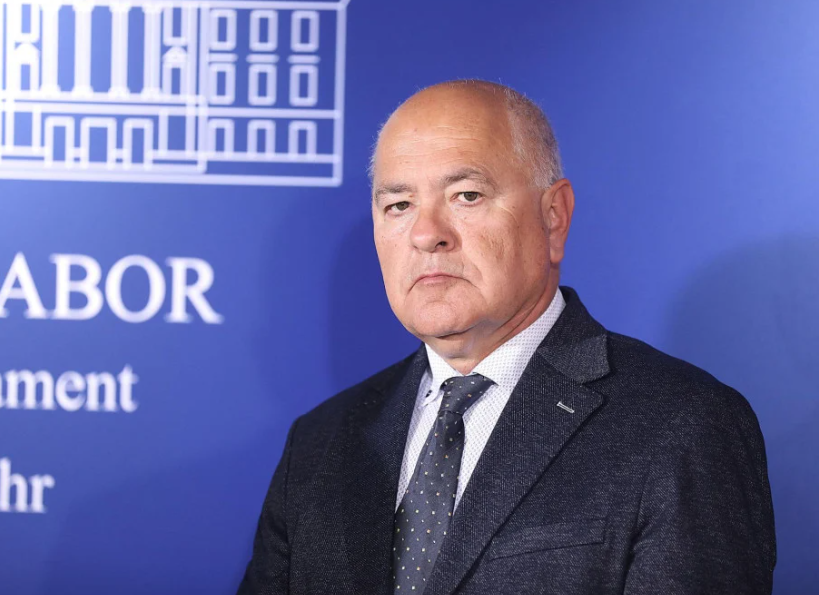 Damir Biloglav u Saboru RH pozdravio s "Za dom spremni"!