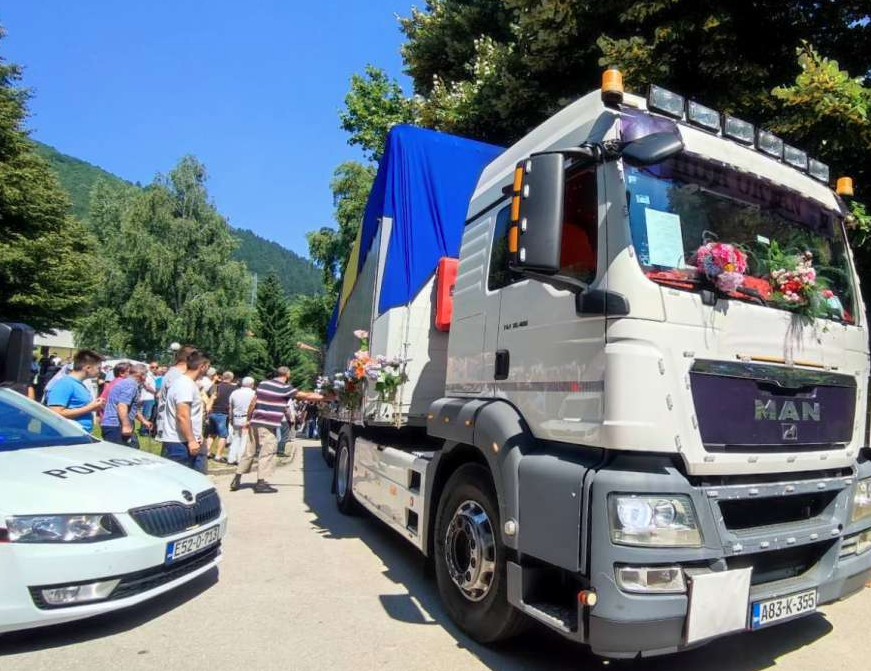Danas ispraćaj posmrtnih ostataka žrtava genocida u Srebrenici na putu ka Potočarima