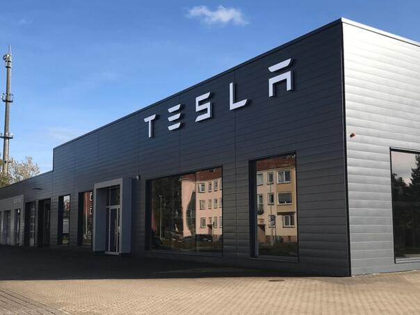 Danski penzioni fond prodao sve Tesline dionice