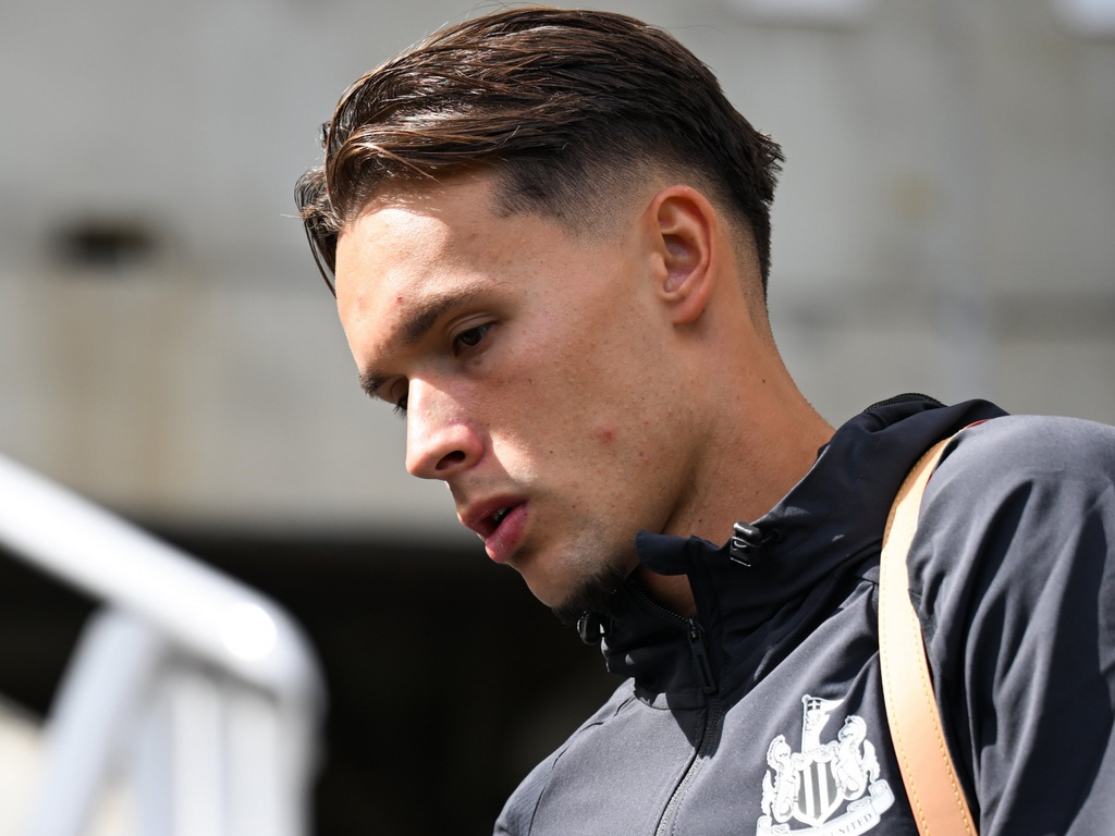 Dedić u prvih 11 Newcastlea protiv Liverpoola!