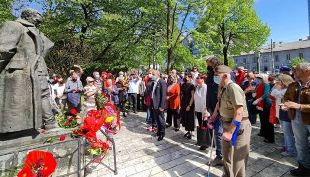 Delegacija UNSA položila cvijeće na spomenik Josipa Broza Tita