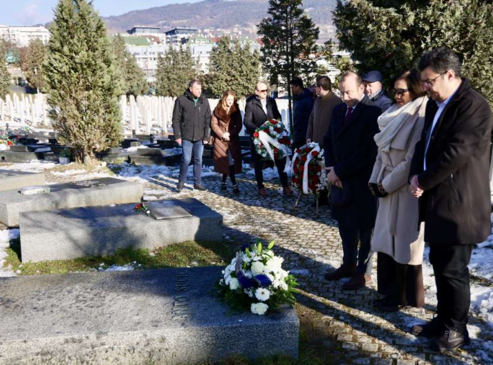 Delegacije Grada Sarajeva, KS i OK BiH odale počast Anti Sučiću