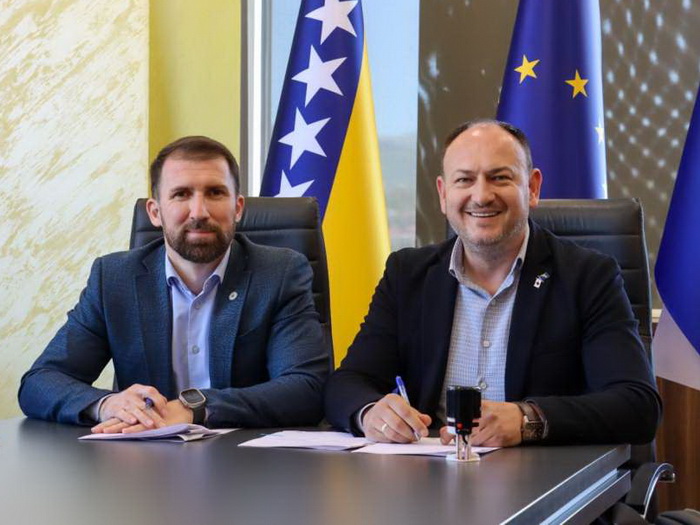 Delić i Tučić potpisali ugovor, osigurano zapošljavanje novih 19 gerontodomaćica u FBiH
