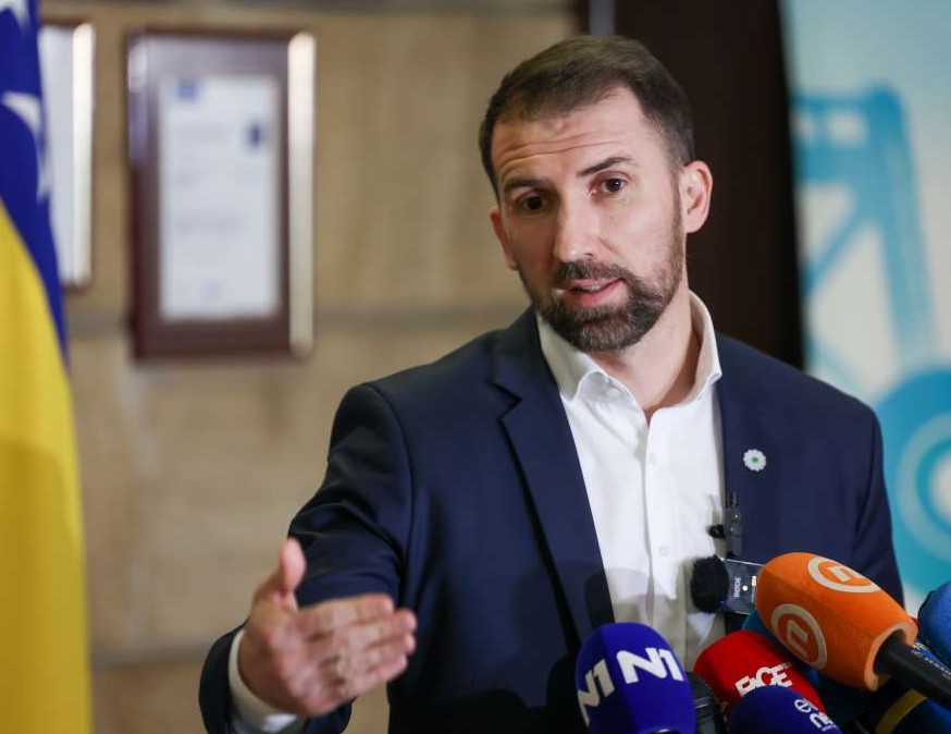 Delić najavio: Ukidamo obavezu kontrolnih pregleda za djecu do 18. godine