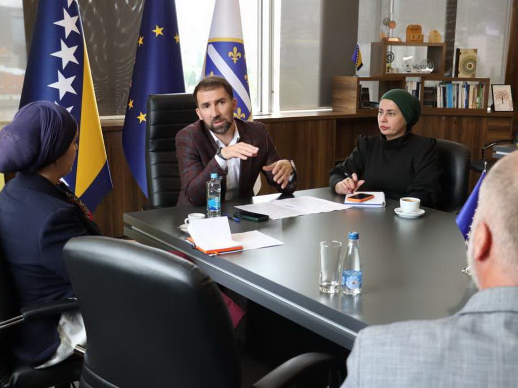 Delić pokreće inicijativu za donošenje zakona o roditeljskim pravima i naknadama