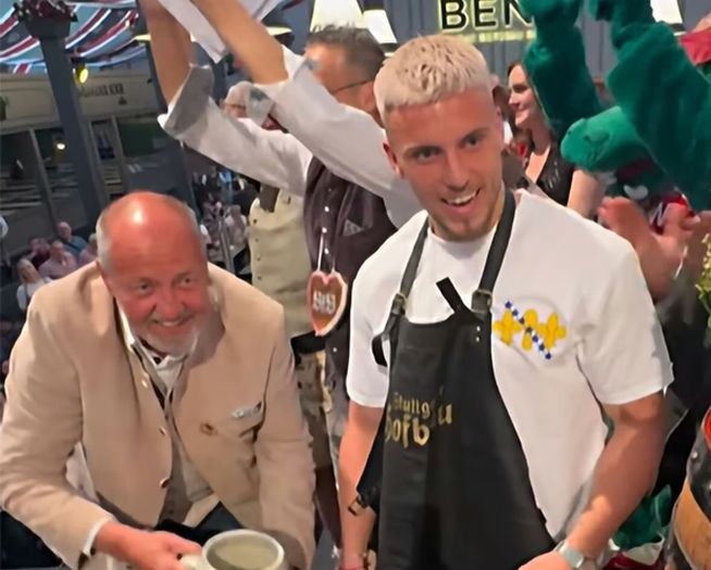 Demirović ispunio obećanje i častio navijače pivama zbog plasmana na SP