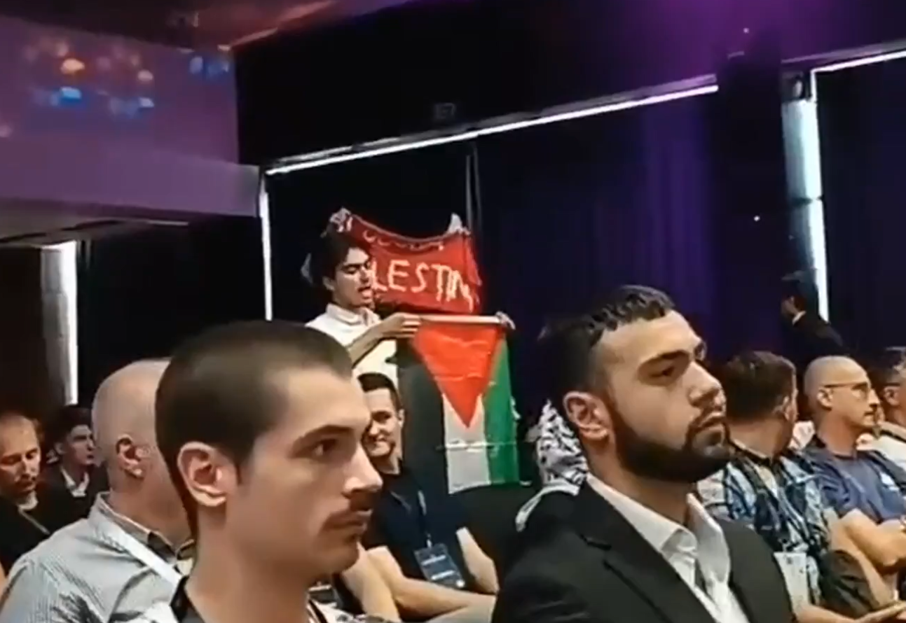 Aktivisti u Sarajevu prekinuli konferenciju: Profitirate od genocida u Gazi 