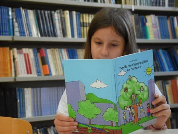 Desetogodišnja Farah Trešnjo predstavlja svoju prvu knjigu u Konjicu