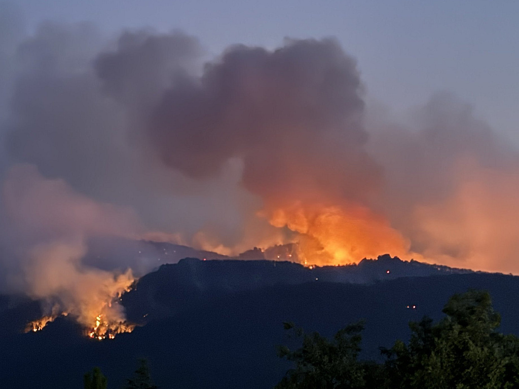 Desetorica vatrogasaca poginula gaseći požare u Turskoj