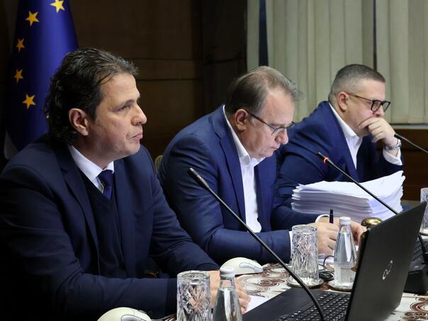 Detalji drame na Vladi: Osam ministara protiv prijedloga HDZ-a