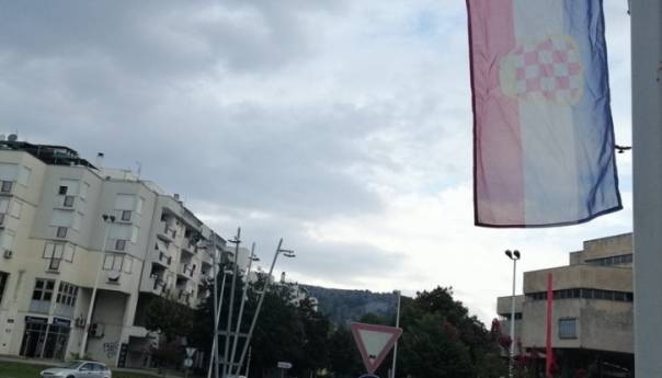 DF Čapljina: Zastave “paratvorevine tzv. Herceg Bosne” jasna su poruka mržnje!