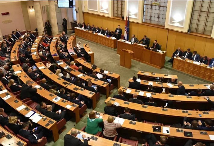 DF o spornoj rezoluciji Hrvatske: Pale sve maske zvaničnog Zagreba