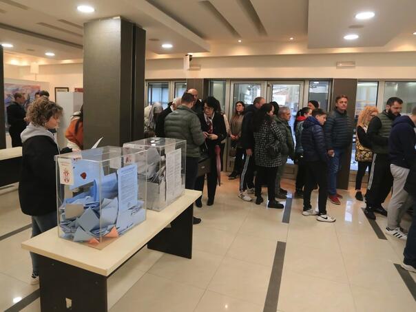 Dijaspora pohrlila na glasanje u Srbiju: Kome ogovara velika izlaznost?