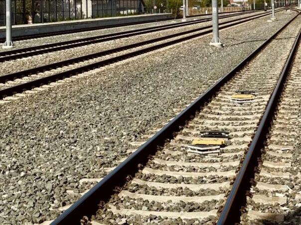 Dijete koje je udario voz u Semizovcu životno ugroženo