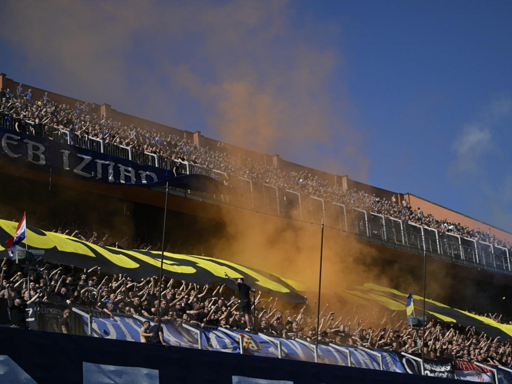 Dinamo i Hajduk kažnjeni s ukupno više od 100.000 eura zbog ponašanja navijača na derbiju