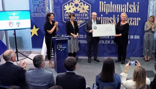 Diplomatski zimski bazar uručio 249.000 KM za 23 organizacije