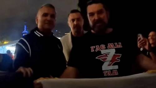 Đokovićev otac snimljen s navijačima koji drže proruske zastave