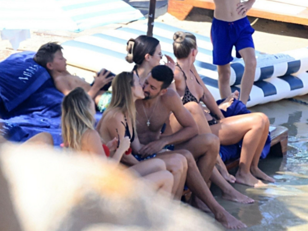 Đokovići uživaju u luksuznom grčkom odmaralištu, ne mareći za poglede