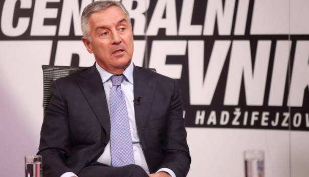 Đukanović: Ako Amfilohije postavi i kamen biće mu srušen