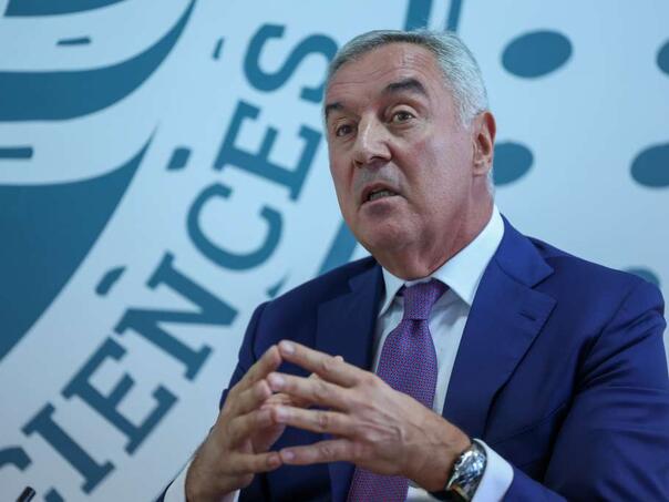 Đukanović: Iz Beograda je 1993. dolazilo 99,6 posto budžeta RS