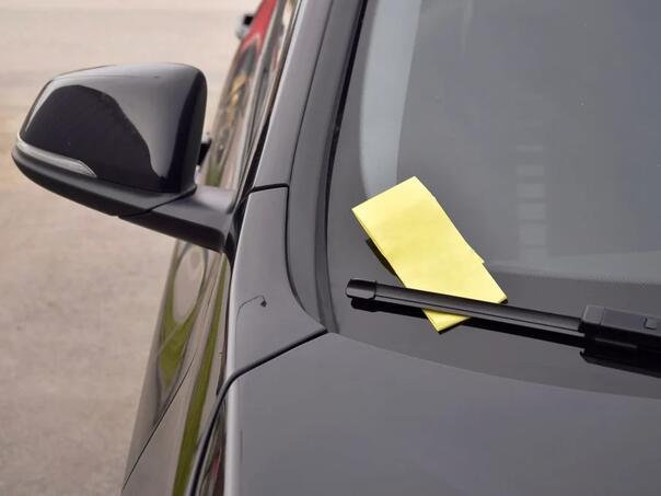 Dnevno prima 40 kazni: Više od 3.000 automobila registrovano na njegovo ime