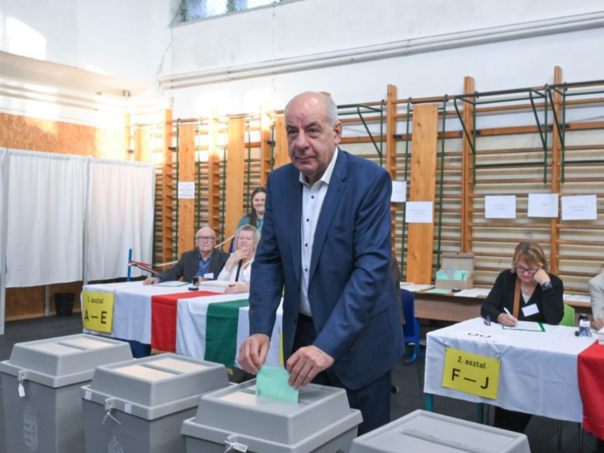 Do 11 sati 37,98 odsto Mađara glasalo na izborima