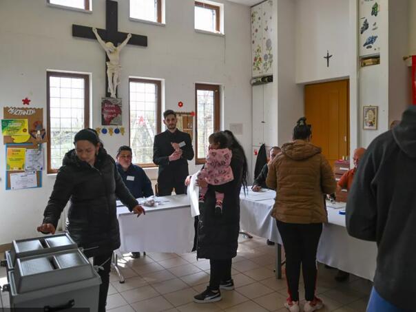Do 13.00 sati glasalo više od 54 posto Mađara
