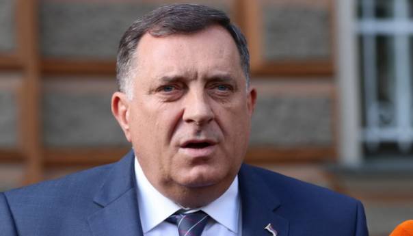 Dodik čestitao francuskom predsjedniku Nacionalni dan Francuske