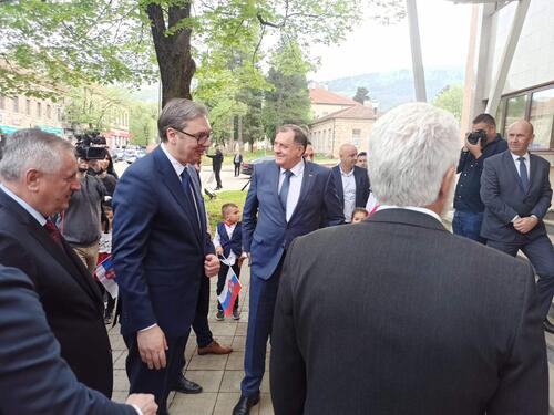 Vučić u Bileći dočekan aplauzom, pa poručio: Malo ćemo pomoći, a za ostalo se snađite