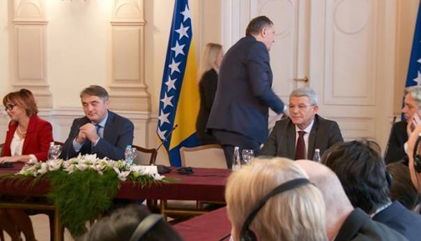 Dodik: Neka prijete Inzko i Palmer, prošlo je vrijeme bonskih ovlasti