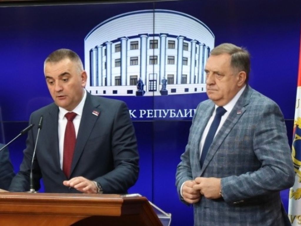 Dodik napao novinara BHRT-a: "Vrati taj mikrofon, haj vozi..."