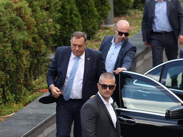 Dodik prozvao partnere: Otkazan sastanak SNSD-a, HDZ-a i Trojke