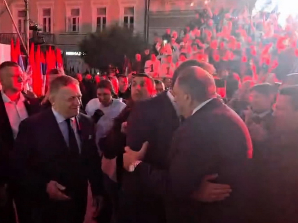 Dodik: Srbi sa obje strane Drine stoje zajedno