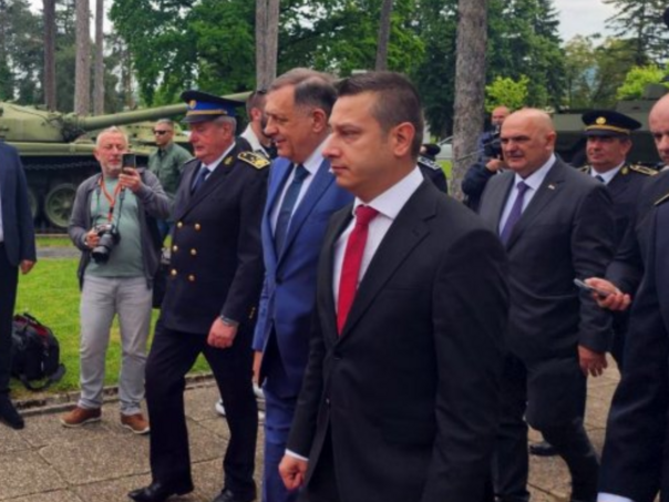 Dodik u kasarni Kozara: Nemamo planove za secesiju