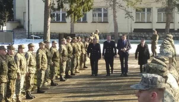 Dodik u kasarni OSBiH u Banjoj Luci dočekan uz pjesmu "Marš na Drinu"