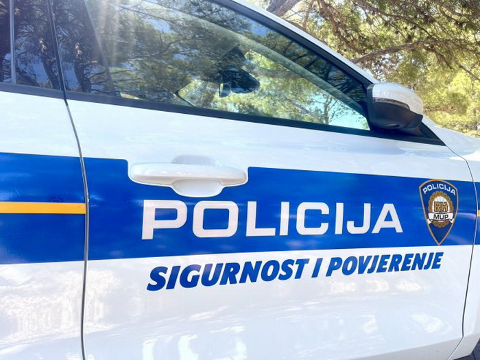 Dojave o bombama u više škola na području Splitsko-dalmatinske županije